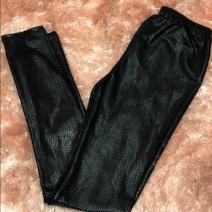 Stretchy snake skin leggings small-medium
